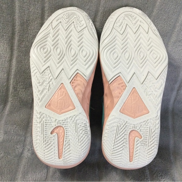 Nike Kyrie 8 Go Photon Dust 4Y DQ8076 002 - Picture 8 of 13